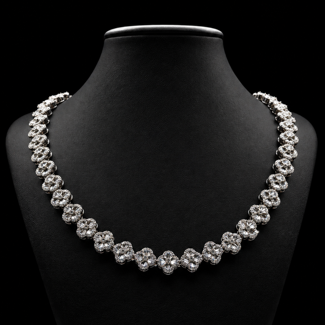 ICED CLOVER NECKLACE (Moissanite)