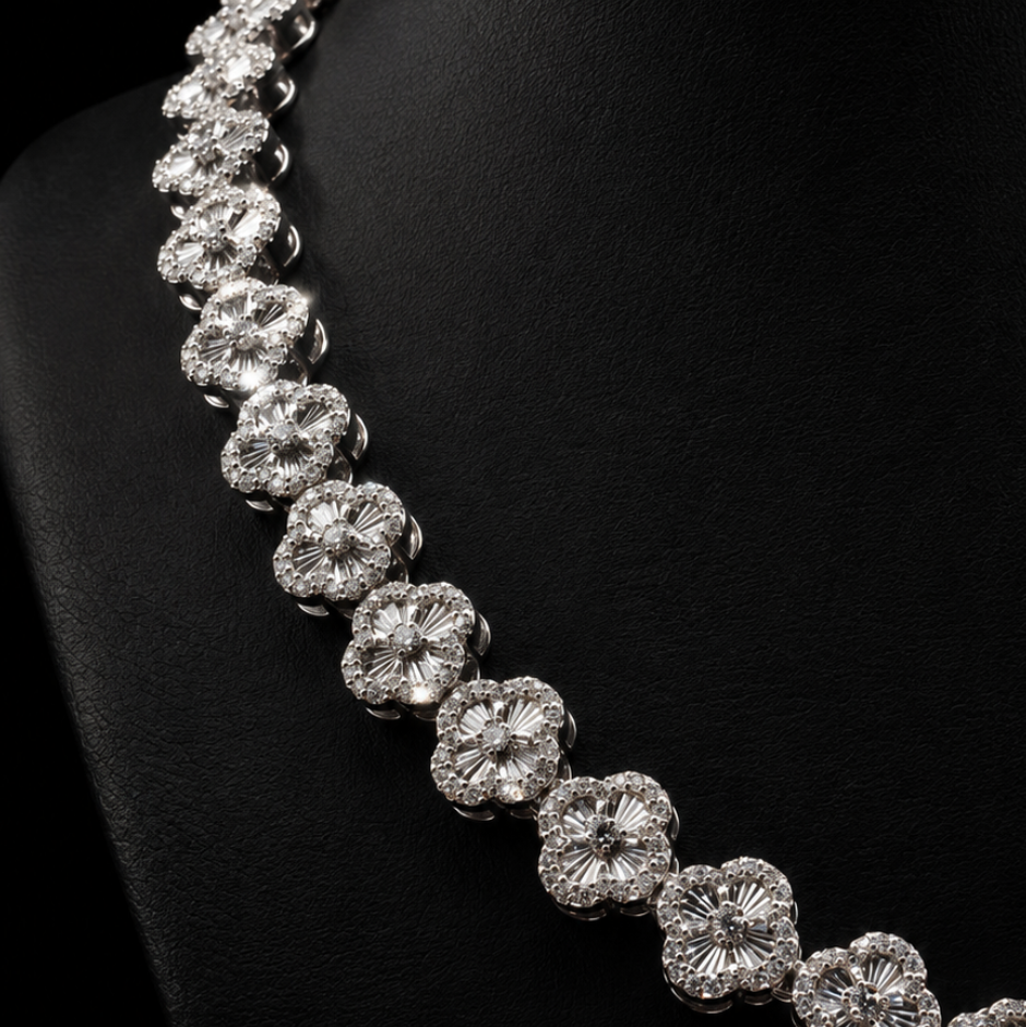 ICED CLOVER NECKLACE (Moissanite)